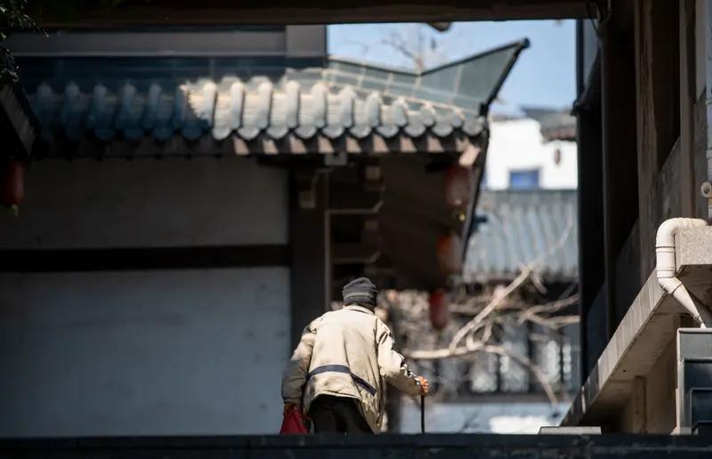 人到中年，必须认真打扮自己！这可不只是为了给别人看。
上周同学聚会，差别立现。有