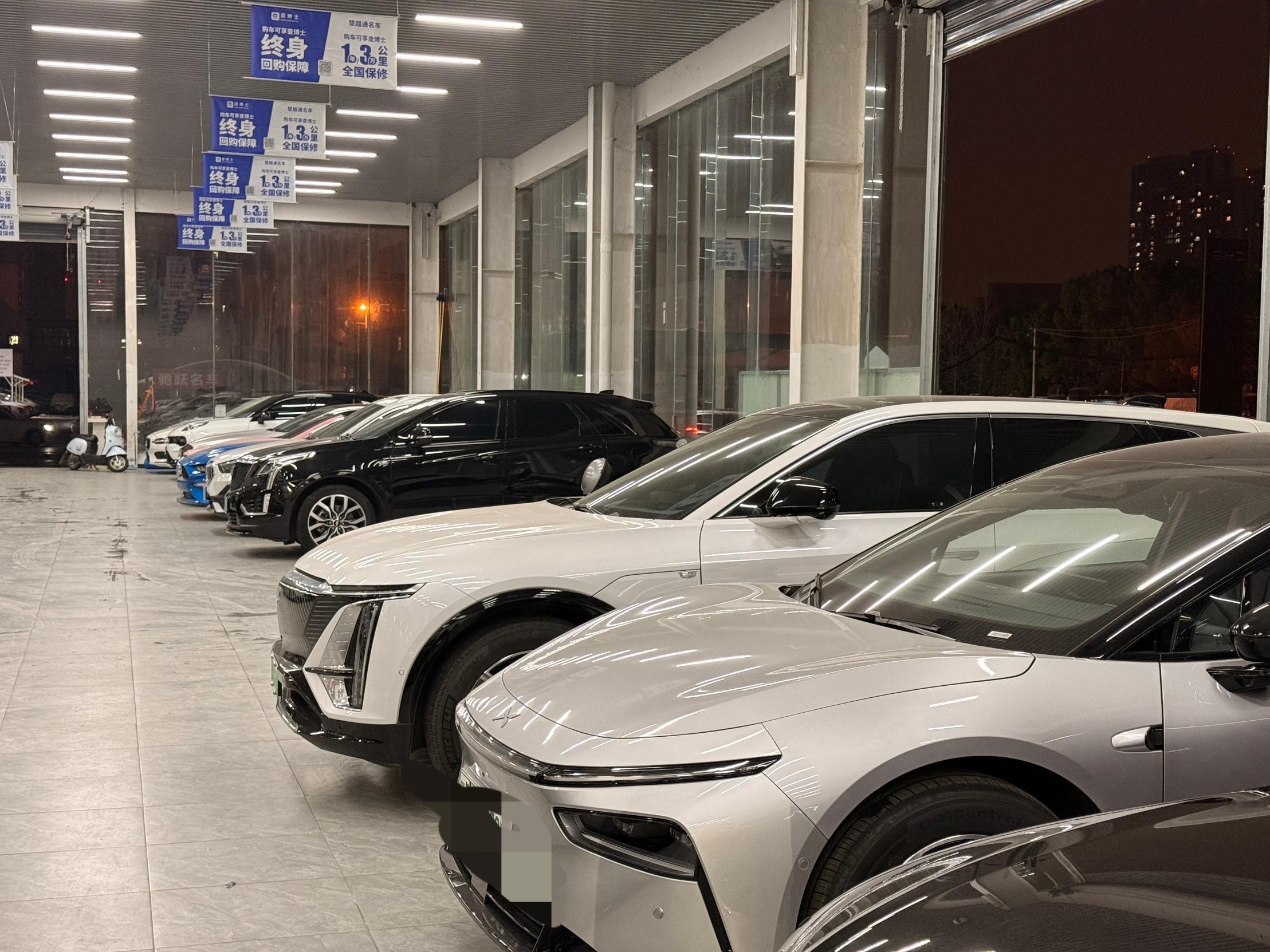 昨天在二手车市场看到一辆凯迪拉克锐歌（之前的Dream Car）当年裸车价40多