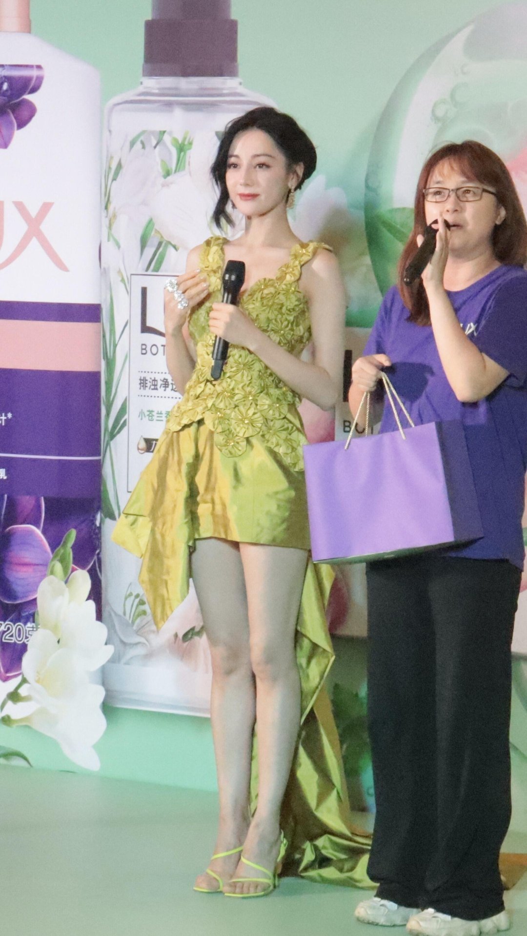 迪丽热巴顶级生图。 ​​​