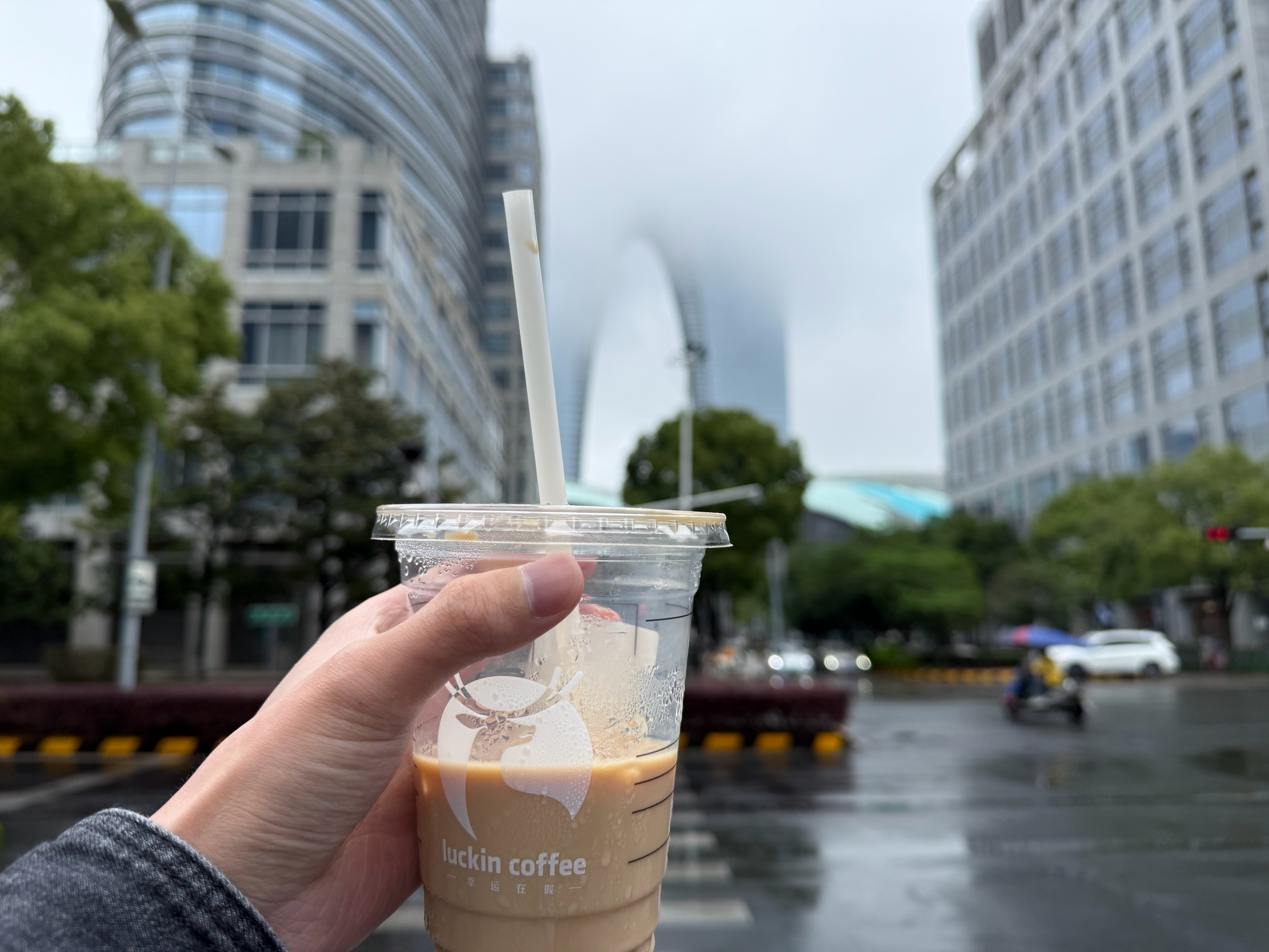 闪现，要回去当牛马了。  ​​​