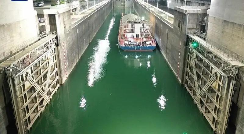 三峡南线船闸提前12小时“满血复活”，长江黄金水道双线归位

4月17日晚上8点