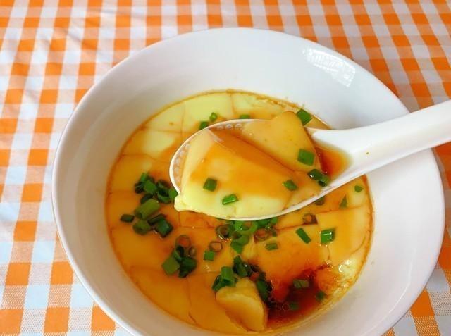 蛋羹作为一种高蛋白、低脂肪的食物，具有很高的营养价值。鸡蛋中富含优质的蛋白质，能