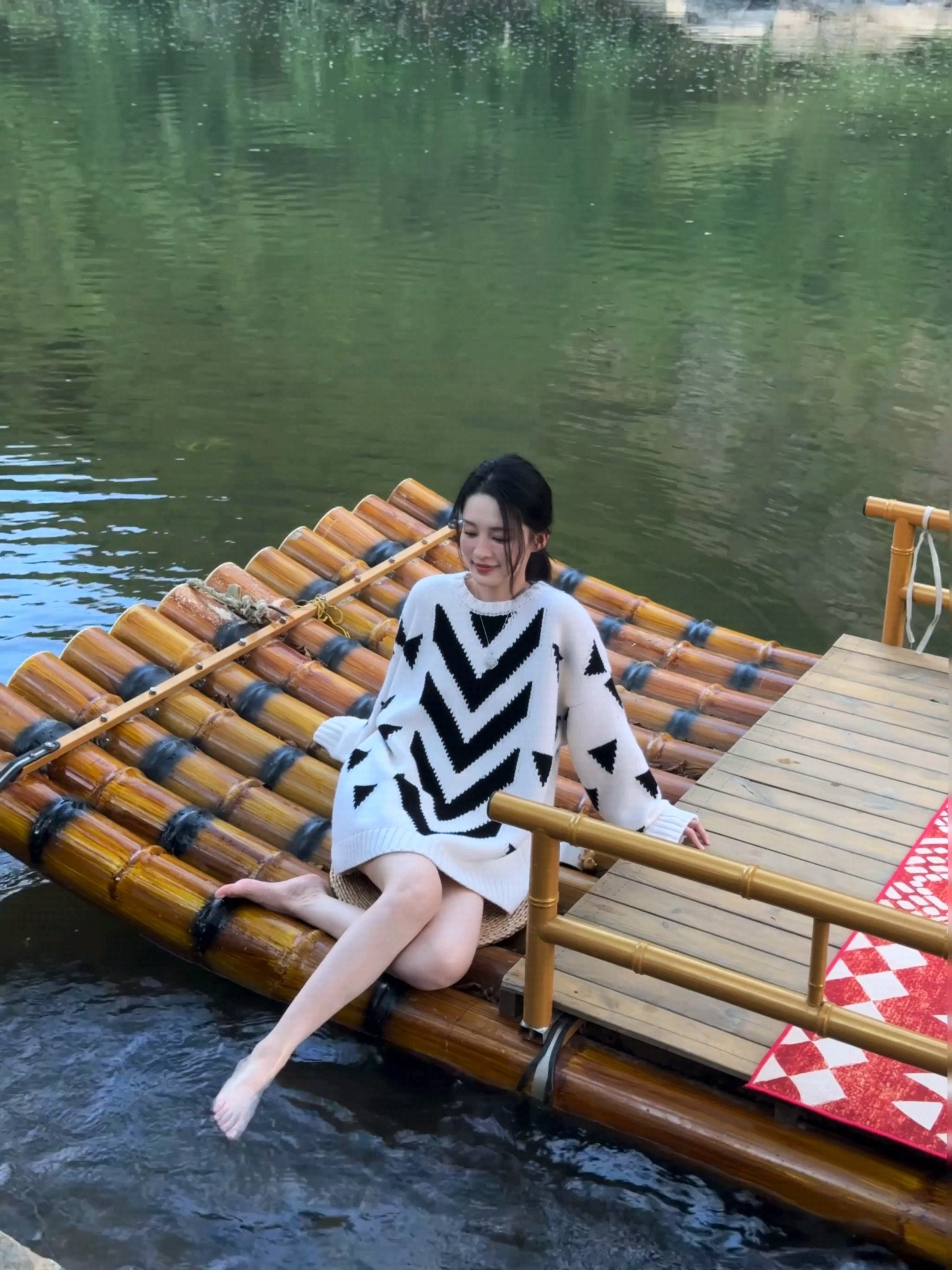 李沁玉足戏水 ​​​