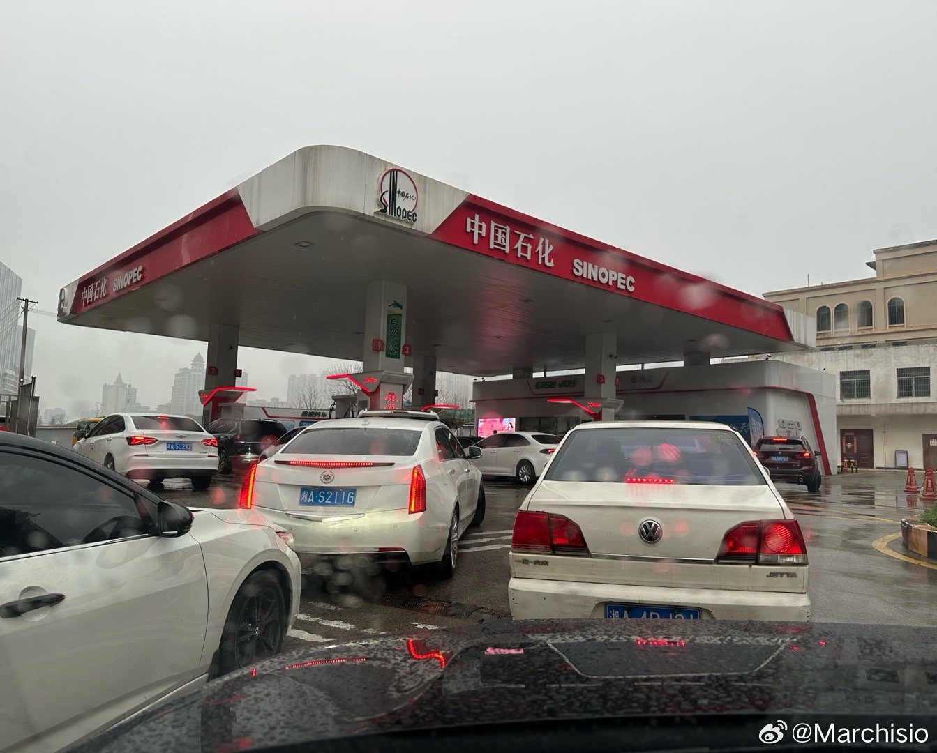 今晚要涨价，俺们增程车也来凑凑热闹。 长沙