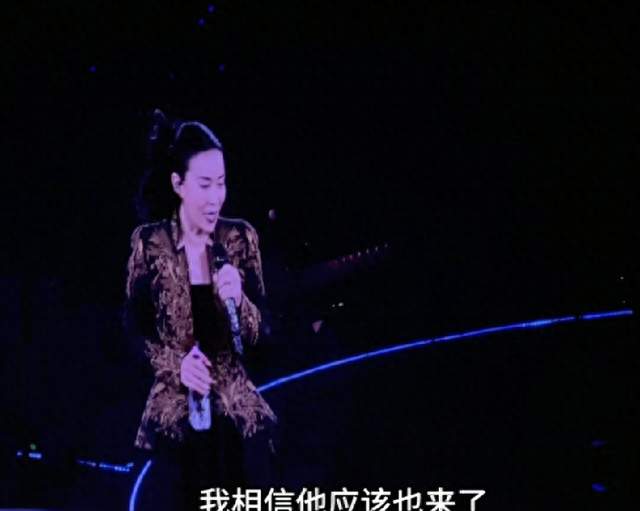 那英演唱会寻找梁博落空，谁能想到冠军学员全程低调坐在台下