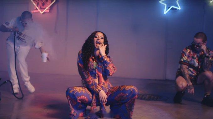 CardiB 8年前，Cardi B携手Bad Bunny、J Balvin发布