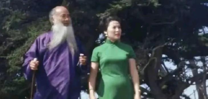 1943年，44岁张大千，看上女儿14岁的闺蜜徐雯波。徐雯波害羞说：“伯父，您能
