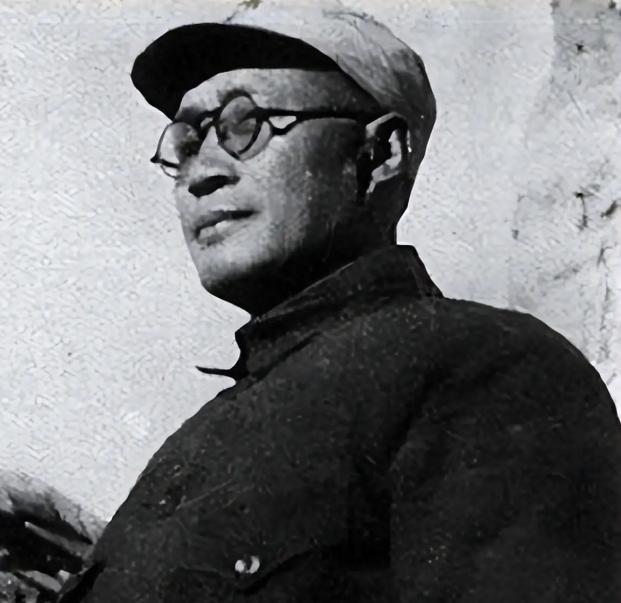 1949年，刘伯承听说原配还活着，并且日子过得很艰苦，就托人给她带信，想把她接到