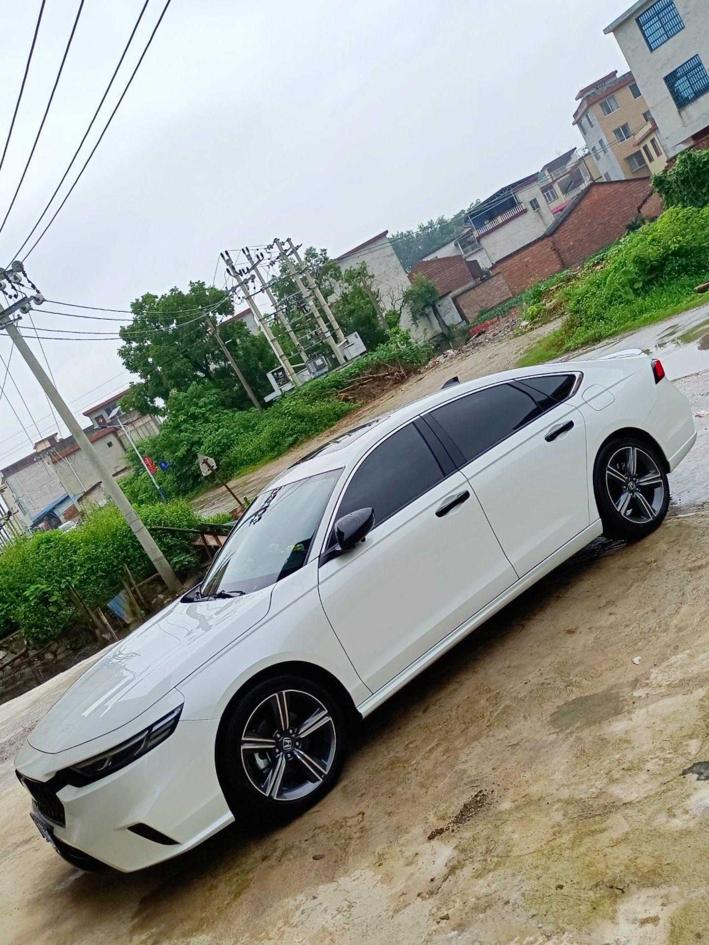 人生第一辆车，选择了本田英仕派，不但颜值高，操控好，关键还省油，同级别的天花板
