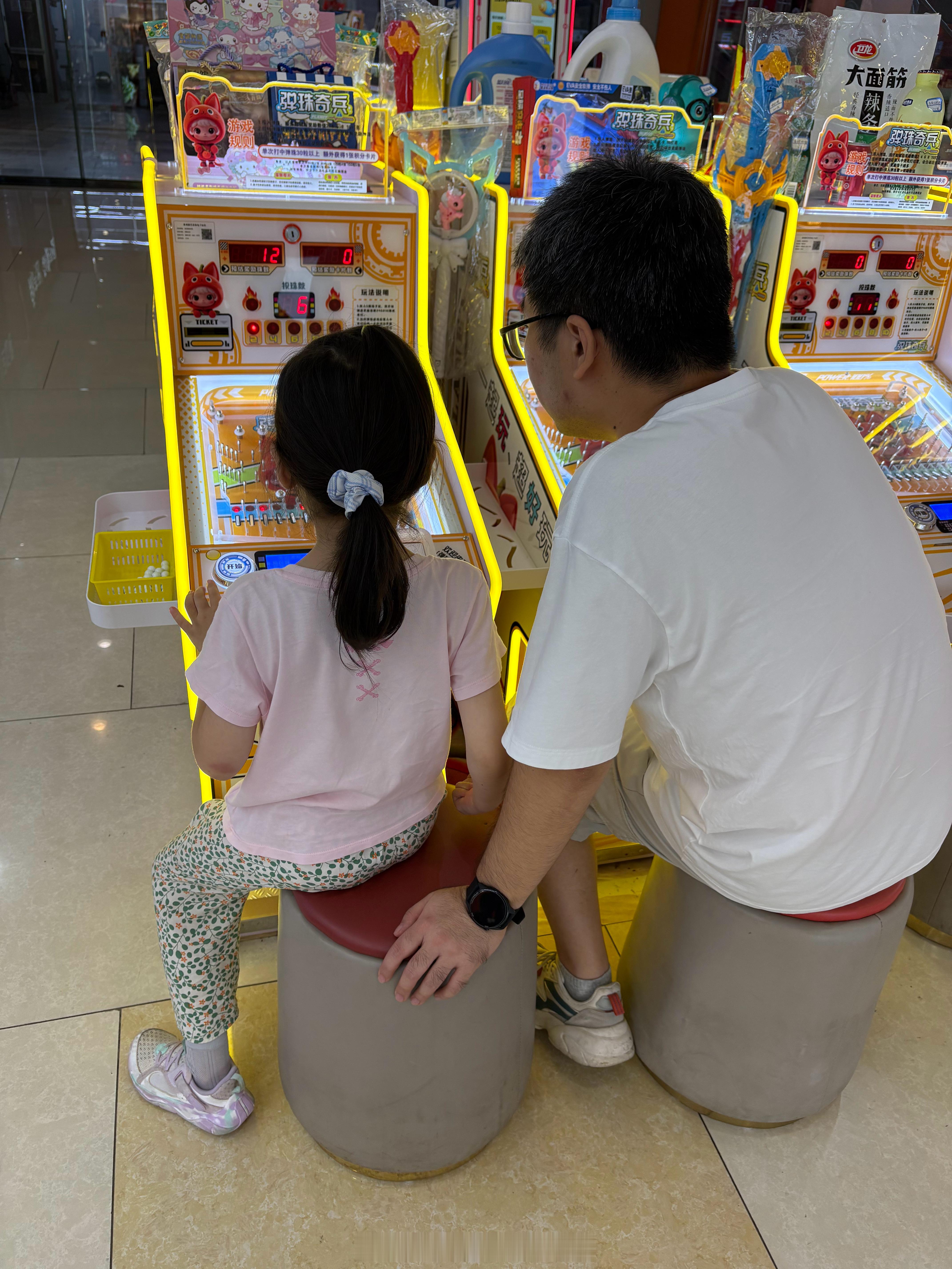 5块钱50个球，两人玩挺好🙂月月的世界