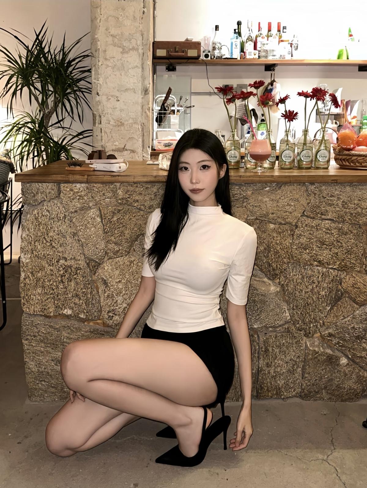 优雅气质，黑白经典，时尚穿搭，尽显魅力！为什么黑色高跟可以经久不衰?