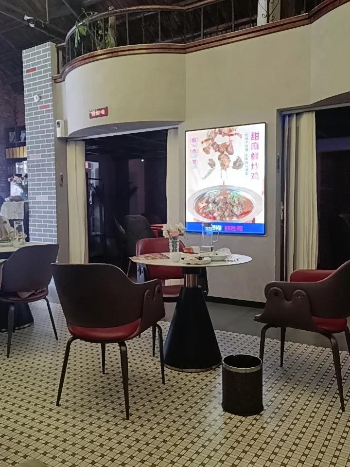 岂不知自己没有经历过别人所经历的事情，还喜欢站在道德的制高点指责别人！身边就有这