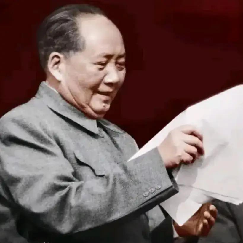 开国伟人顶天立地的光芒！