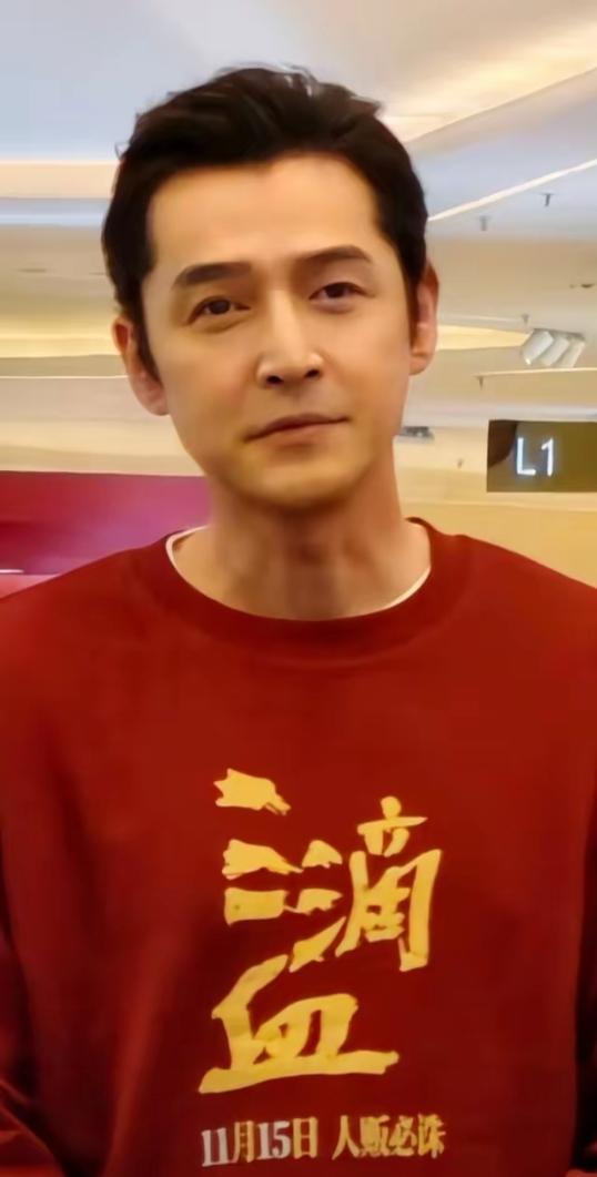 胡歌向来情商与智商双高，面对“为何要生孩子”的提问，他浅笑回应：“生孩子从不是为