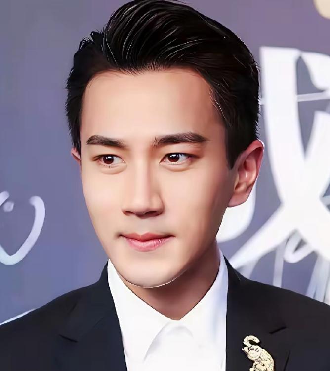 刘恺威这么多年不演戏，他靠什么挣钱呢？
他真的很久没演戏啦！最近的作品是2021