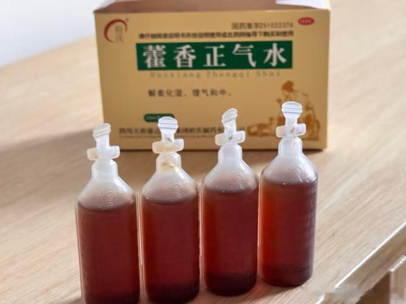 我去外地看风水，师弟同行。师弟有个爱好，每到一个新地方，一定在晚上出去溜达一下去