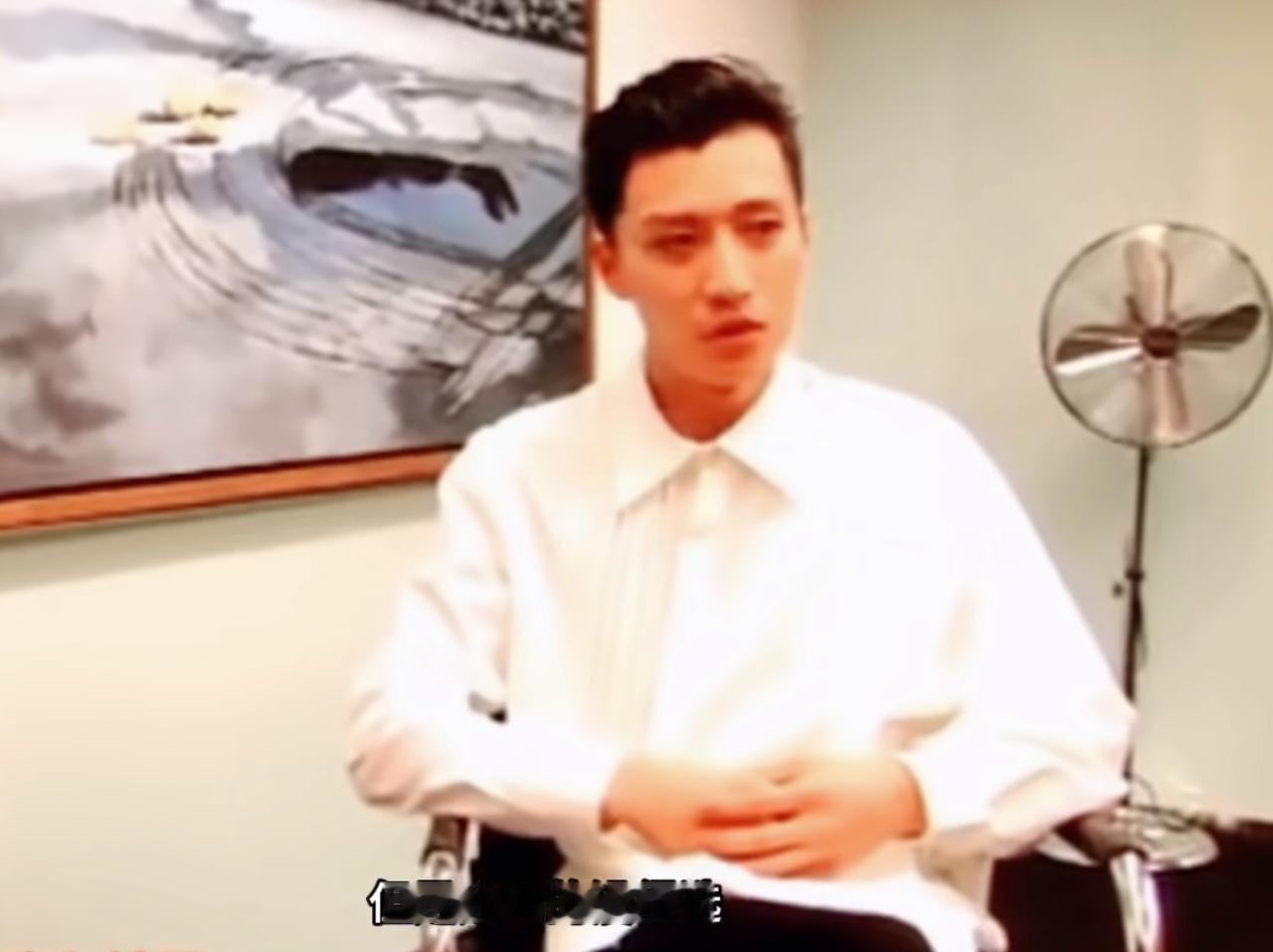 听了Kimi这段话，

才知道，竞争激烈的选秀才是他们最幸福的时光，

主持人问