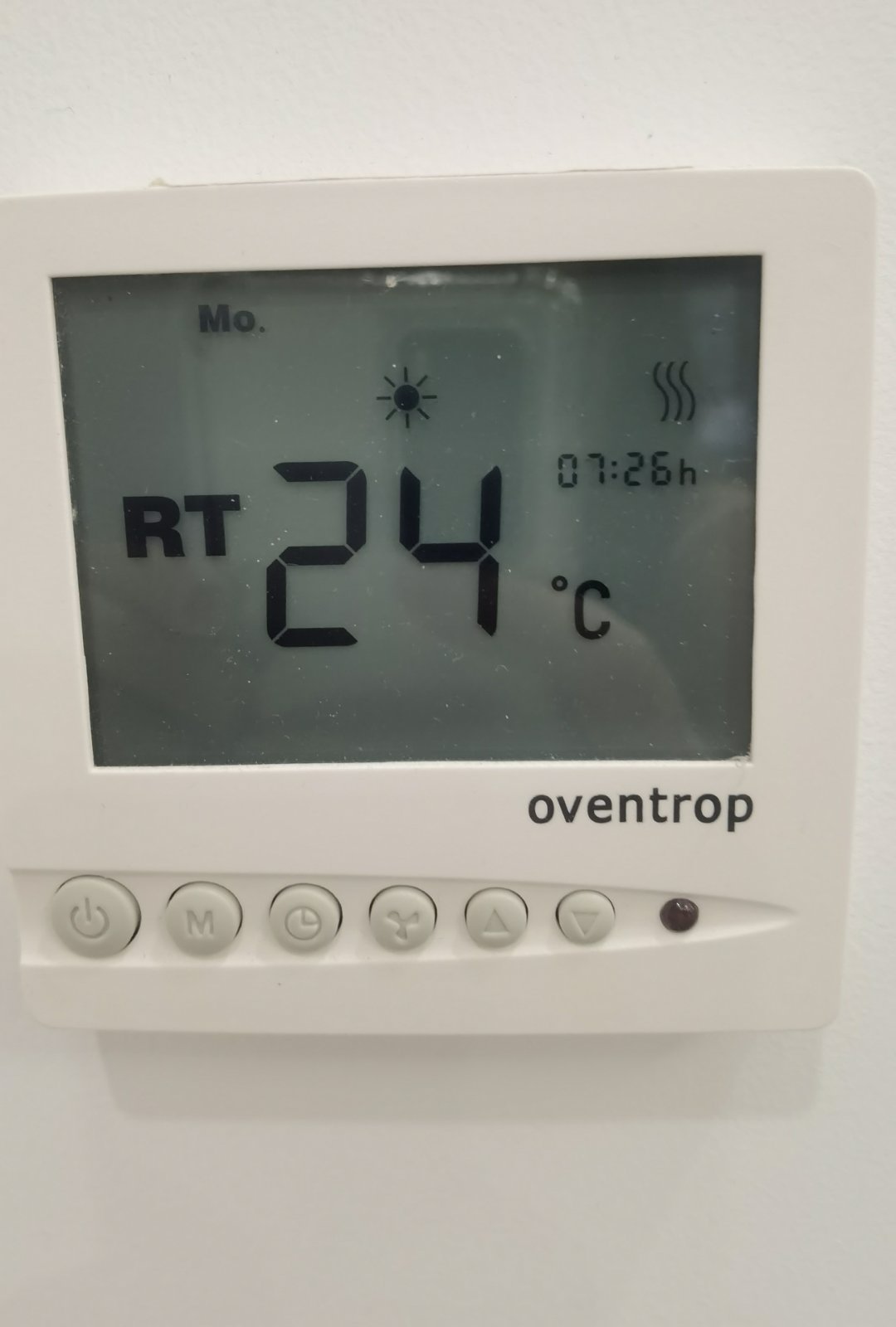 停暖了，温度一下就下来了，床以外的地方都是远方