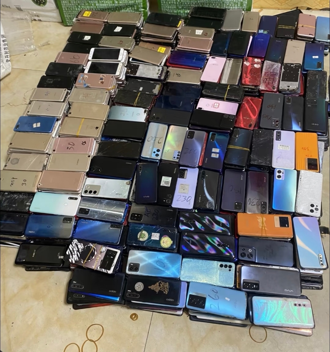 旧手机回收一天一个价以前手机换不锈钢脸盆，父母给我旧手机都换了，就给两个不锈钢脸