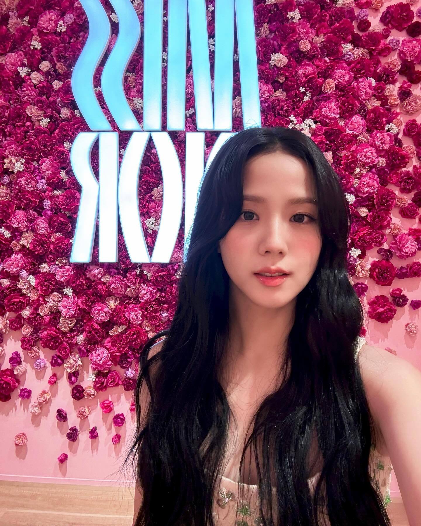 Jisoo ins更新🌷 ​​​