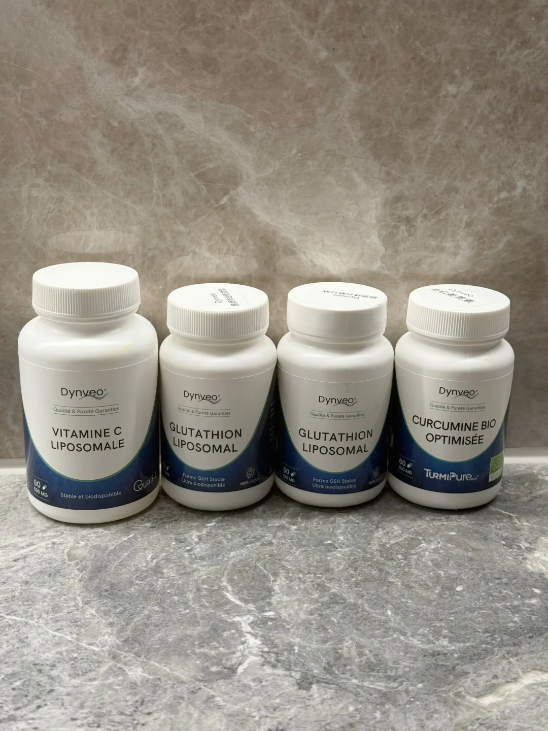 12号美白三件套到手比1241贵的可以退差价