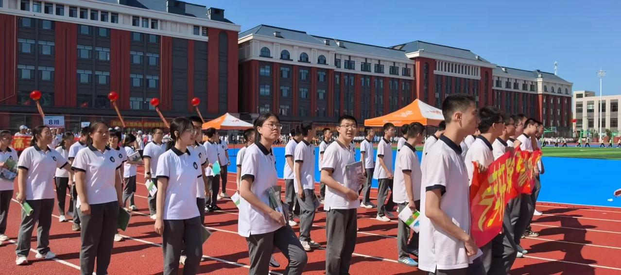 德强高中清北AB班，是最值得的高中投资
儿子回家说了，学校喜报今年德强高考600