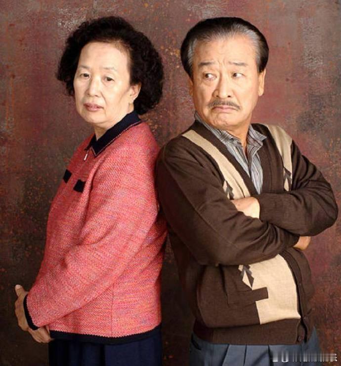 据韩媒，25日，罗文姬回应，表示非常悲痛，“是酒店经理告诉我这个消息的，很意外。