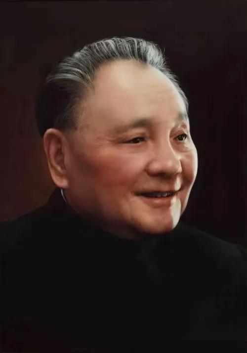 七绝：怀念邓公
举目难容坐井天，
高瞻一念力扶颠。【注】
艰辛最看寻常事，
起落