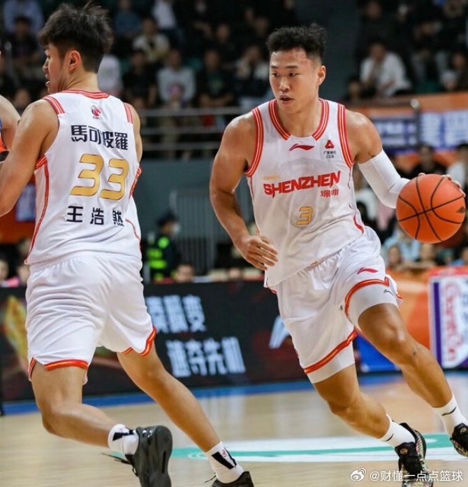 7连胜巅峰对决！深圳双杀器硬刚广厦三核，今晚谁能破金身？今晚19:35，CBA常