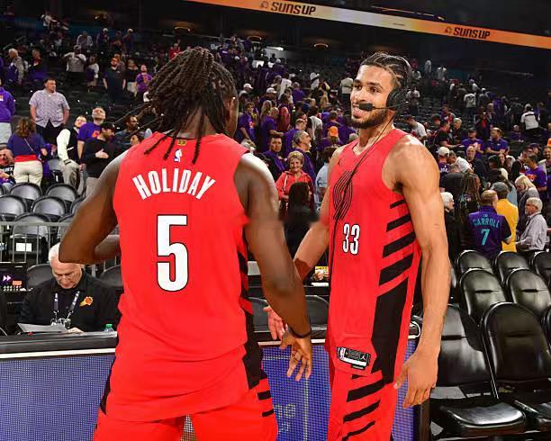 开拓者其实还是有一些潜力可以挖掘的。因为图马尼-卡马拉这场比赛的状态是非常离谱的