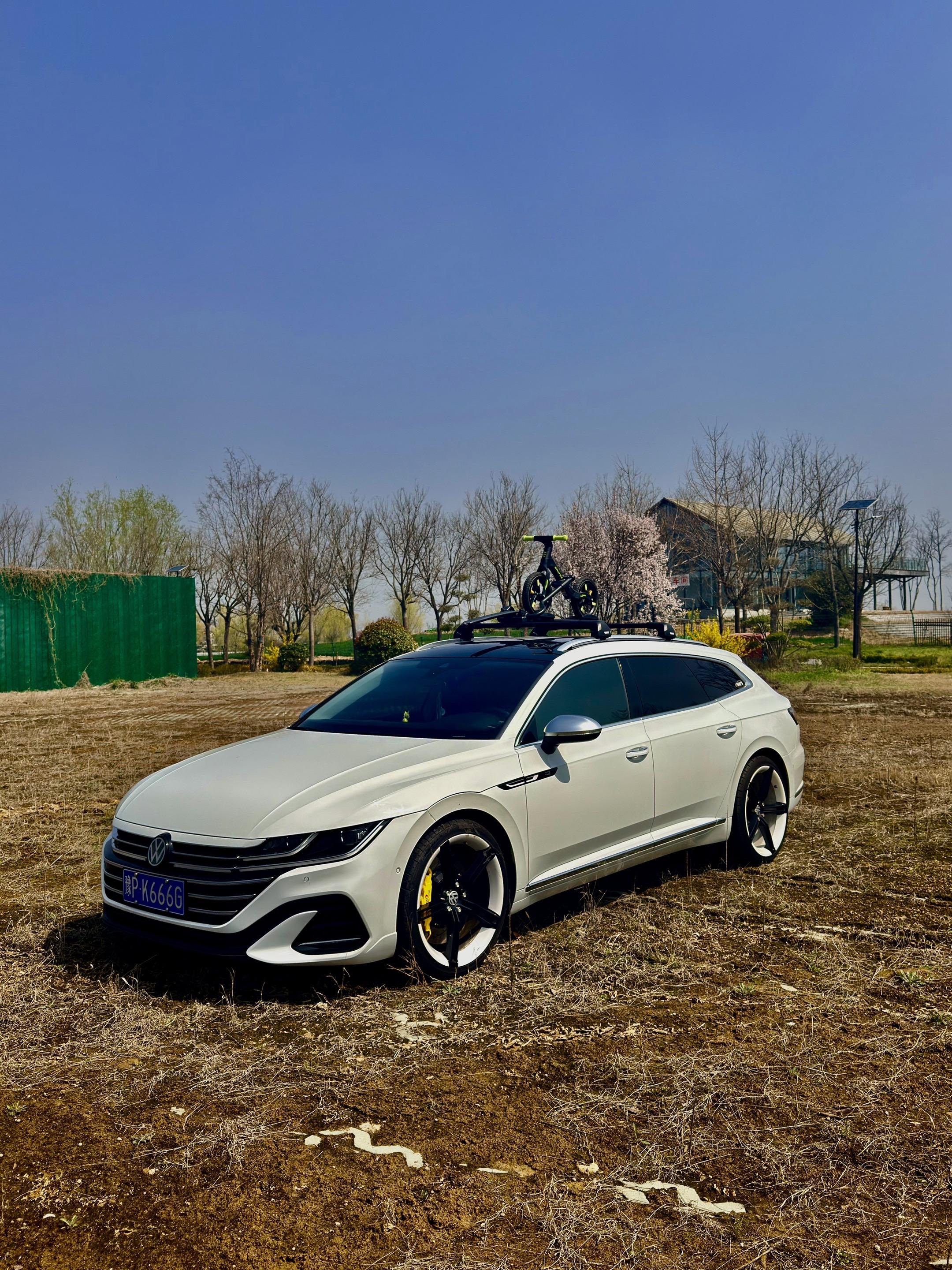 大众CC旅行版。真是好看的人满大街 好看的车就几辆