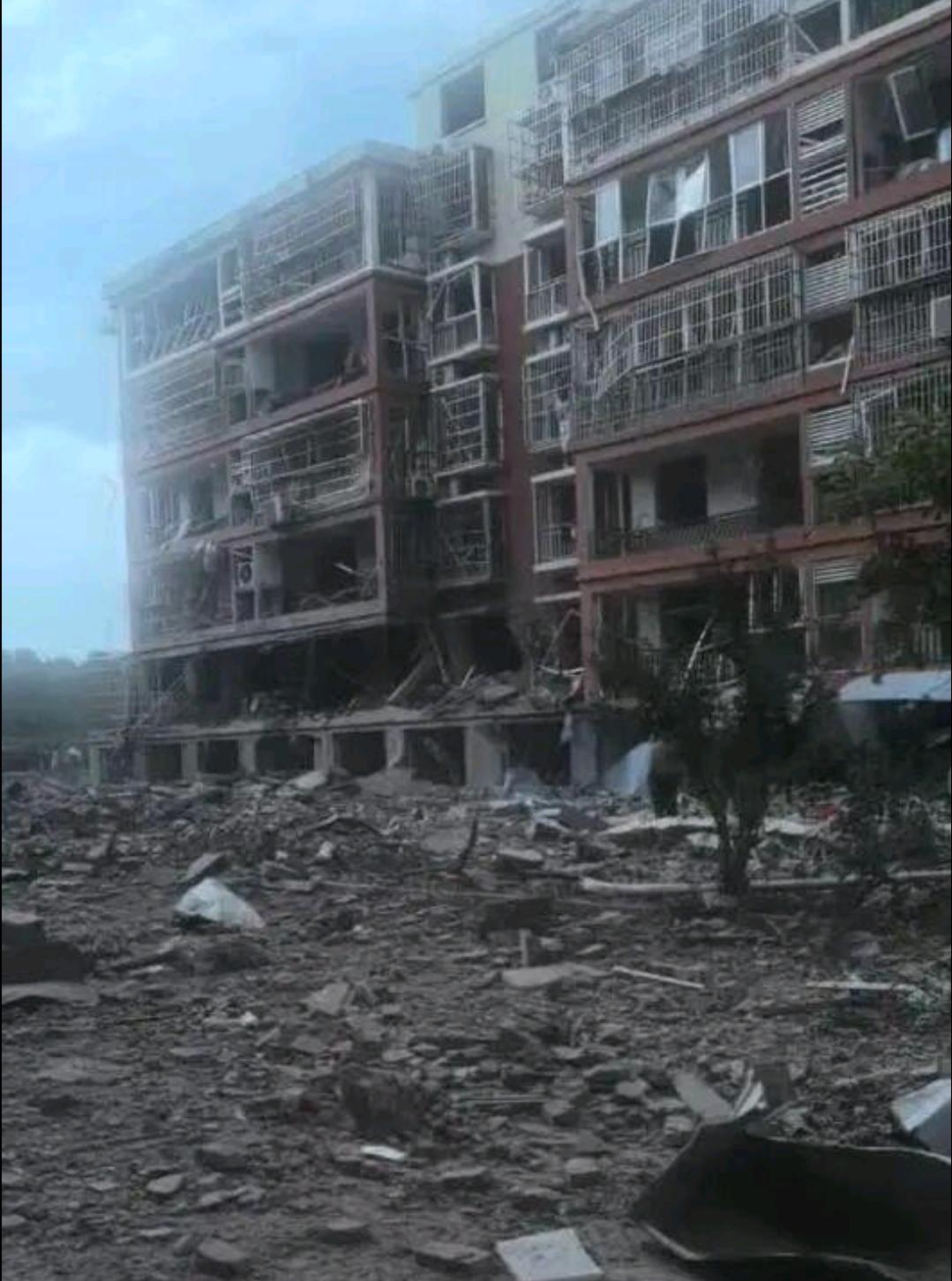 山东临沂一社区独立平房突发爆炸
8月21日下午，山东临沂沂河新区一处社区内房屋发