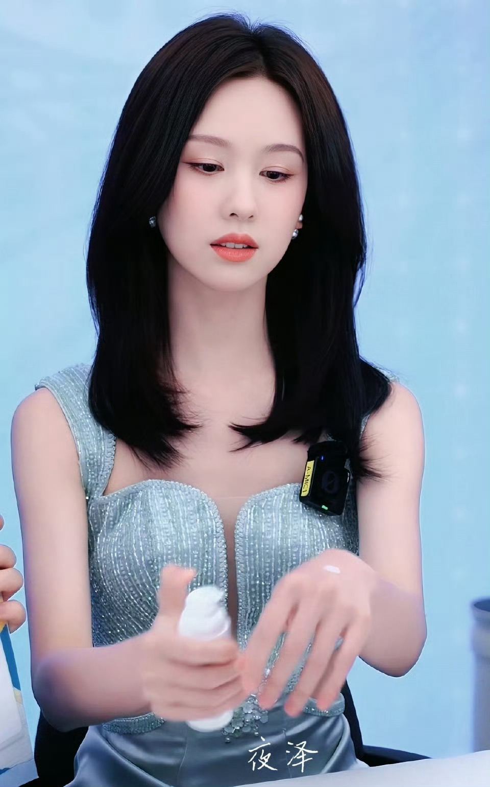 陈都灵今晚直播，好美的小兔，听她讲话好舒服啊。 ​​​