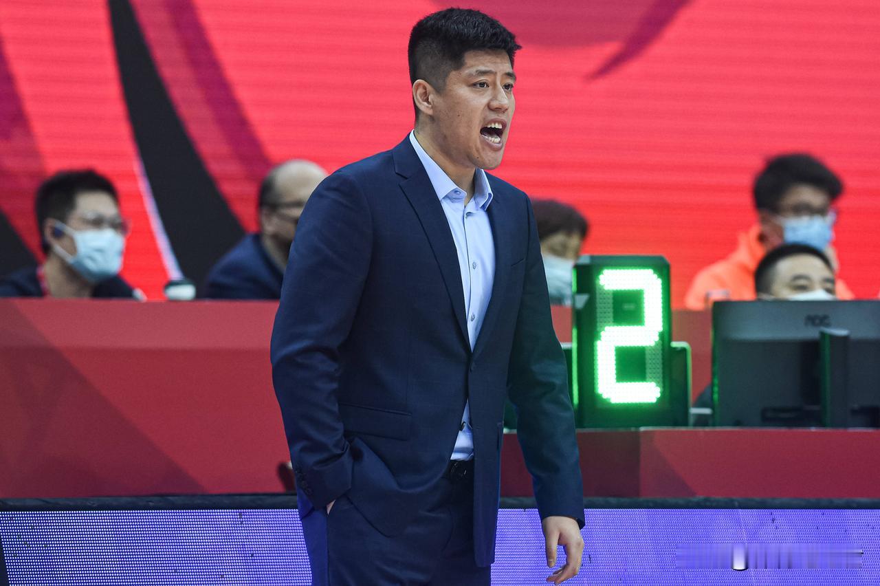 潘江或出奇招！
今天晚上，广东男篮将在客场对阵山西男篮！虽然山西男篮拥有魔鬼主场