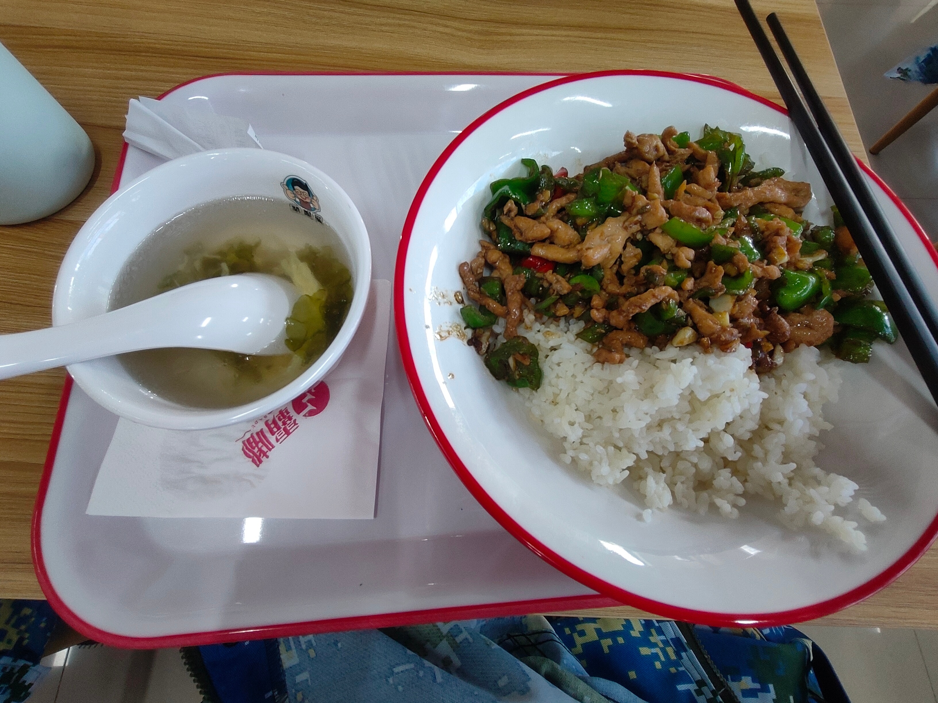 这个套餐饭还挺好吃的美式不加糖在外的流浪生活 ​​​