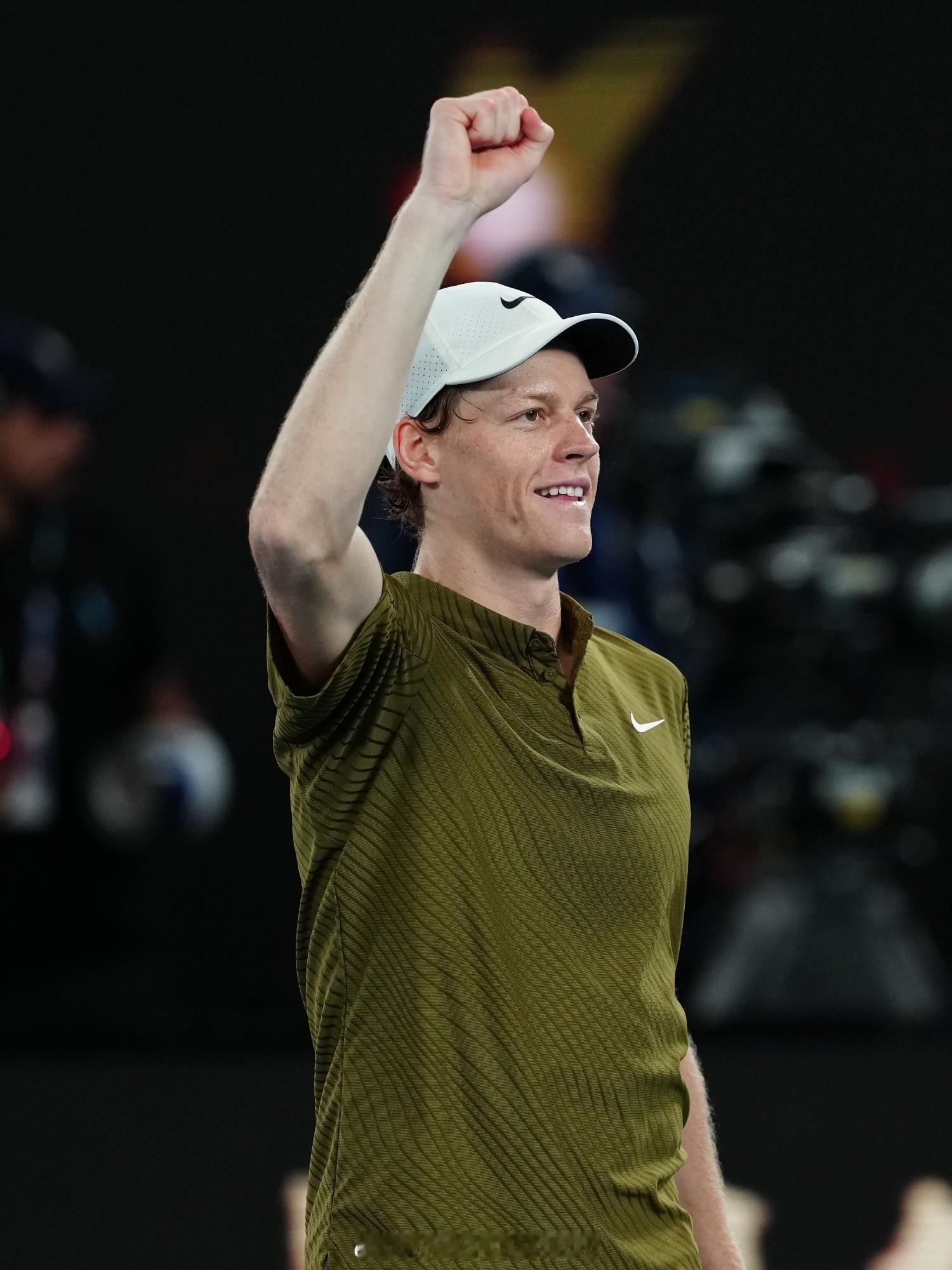 再一再二必再三辛纳连续三年晋级澳网四强澳网2026 男单1/4决赛，劳力士代言人