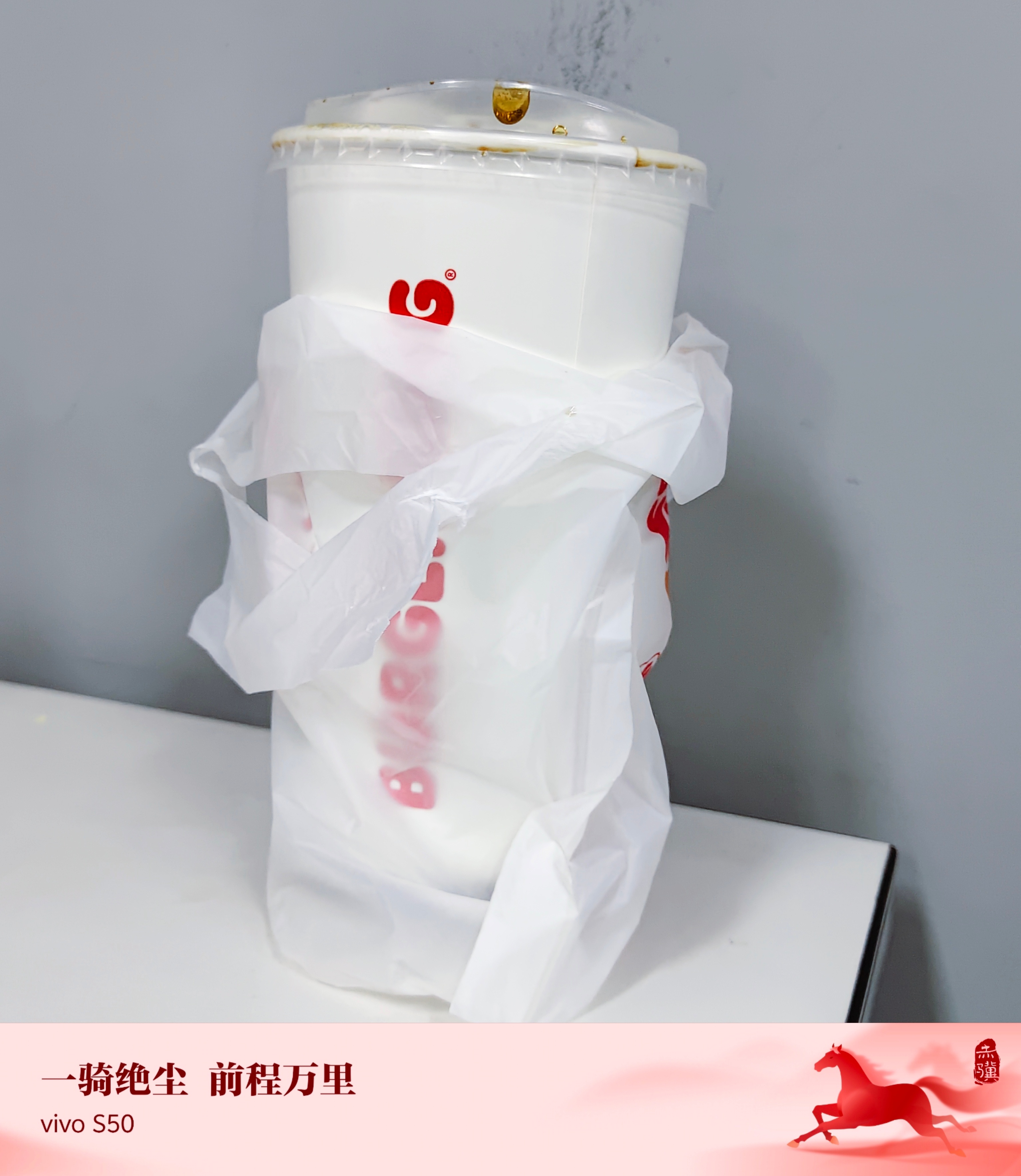 超大一杯可乐，一下午都没喝完，可乐这么大杯感觉超值呀