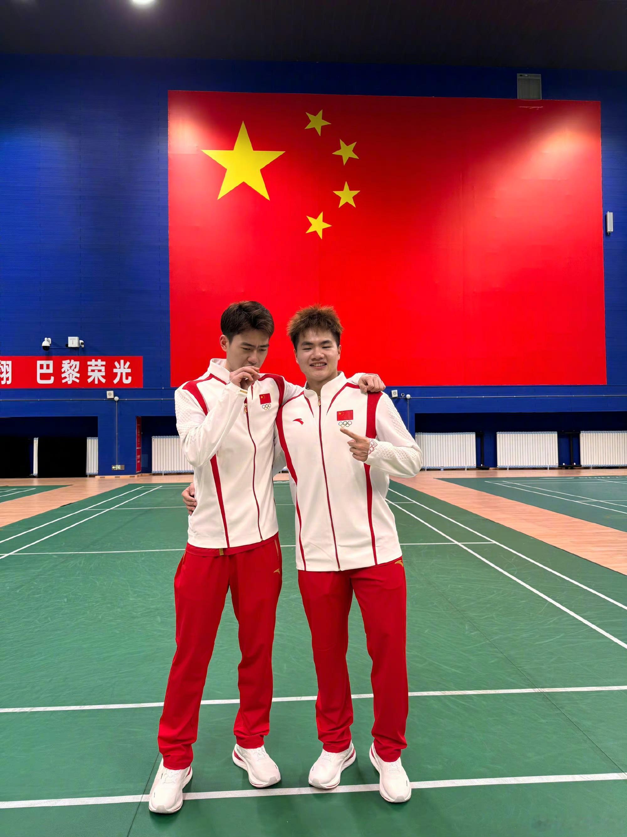 #王昶 我有点想他了# 要不说你俩能成为搭档呢[笑而不语] ​​​