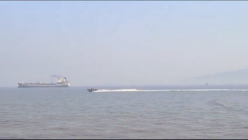 咣的一声！印度海军撞翻客轮，海军3人毙命，乘客10人死亡

18日，在印度孟买附