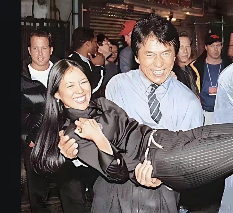 现在回过头看，章子怡有今天的成绩还是蛮拚的，章子怡漂亮，有演技，可在娱乐圈里漂亮