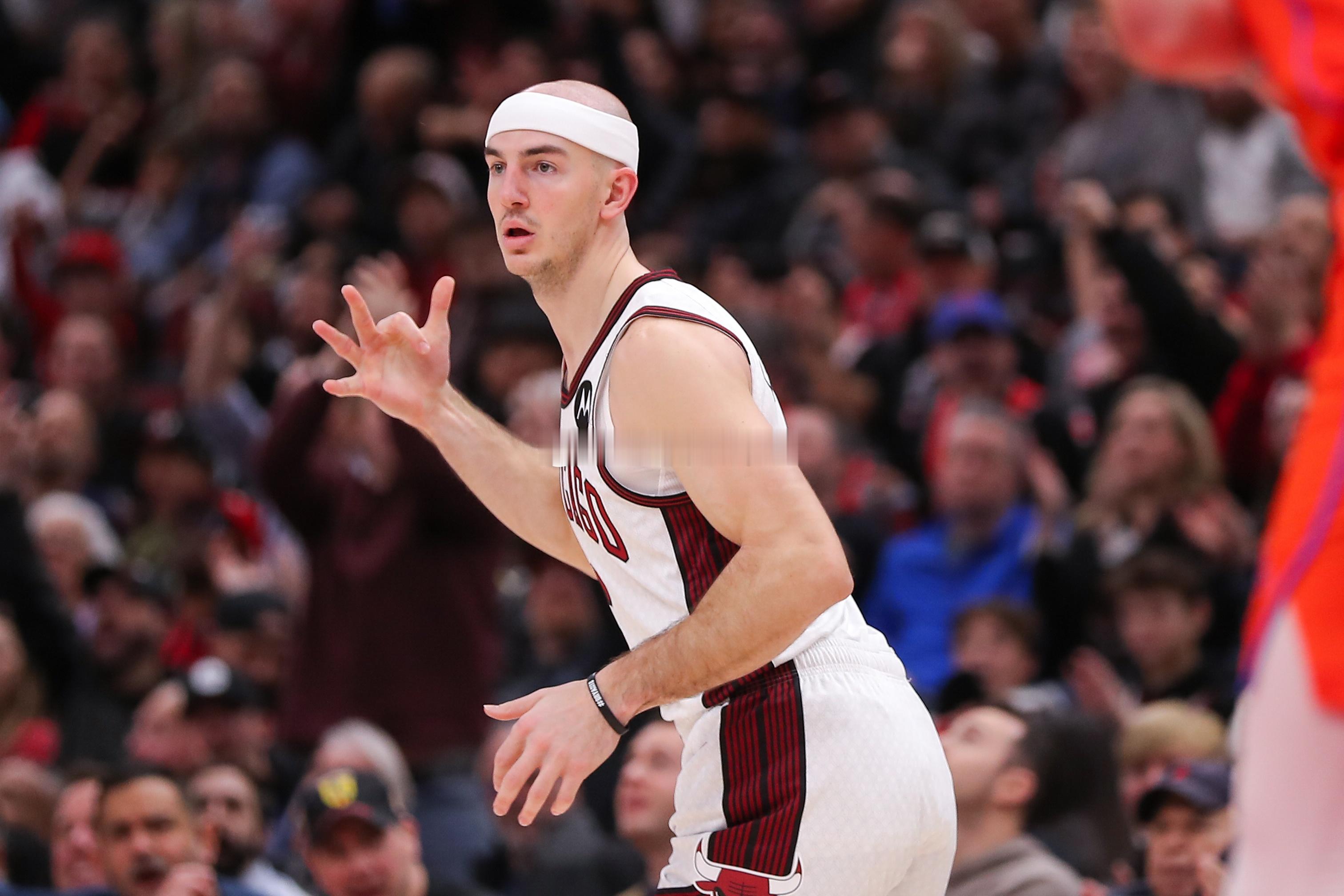 单换基迪！哈斯勒姆：公牛用卡鲁索只换来了一包薯片和苏打水近日，前NBA球员哈斯勒