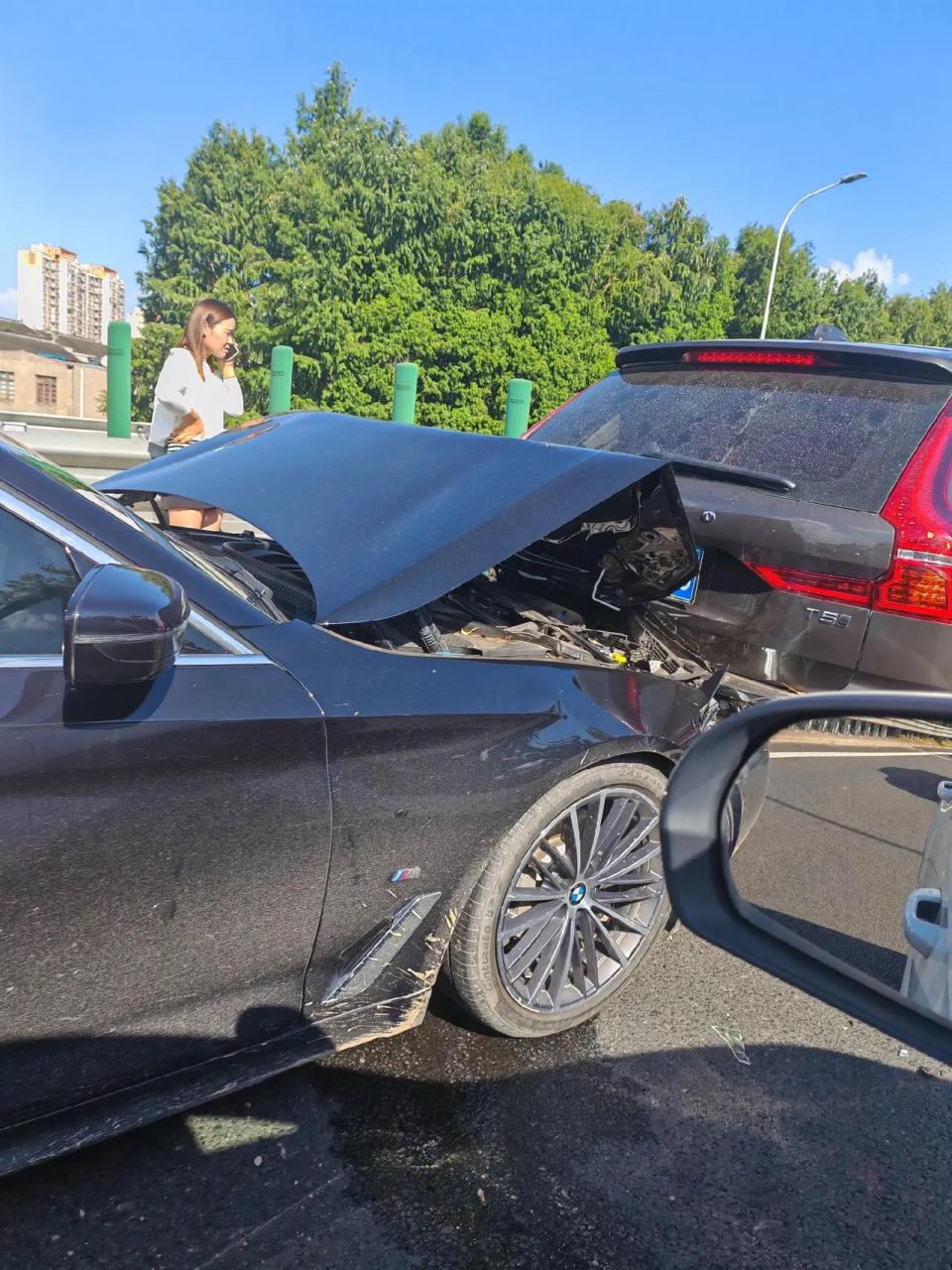 男子因睡眠呼吸暂停1年撞坏3辆车 最近有个事儿挺吓人，一名中年男子1年撞坏3辆车