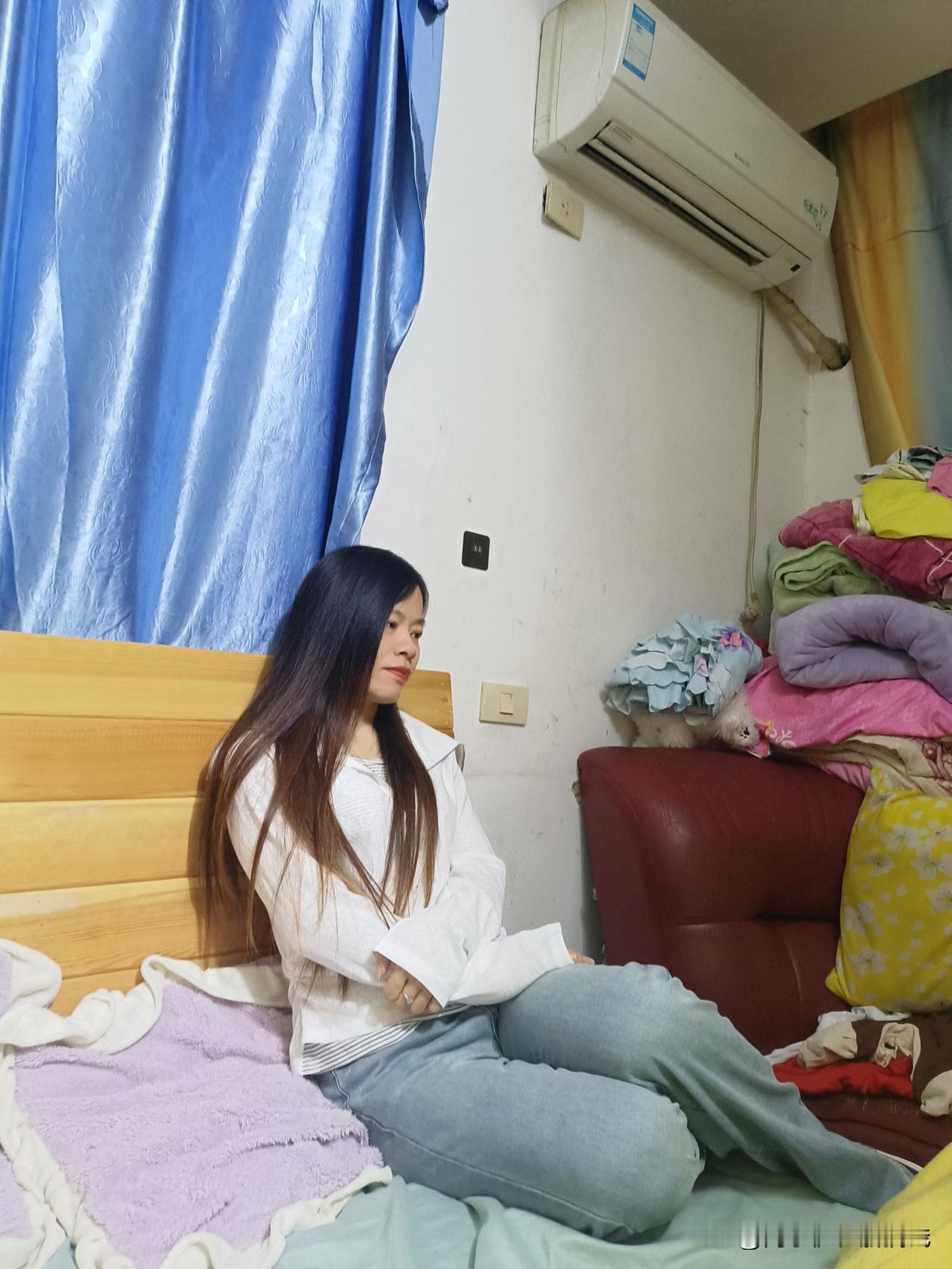 夫妻长时间异地分居好吗？异地婚姻太累太难了，你们有没有过那种，累到连哭都不敢出声