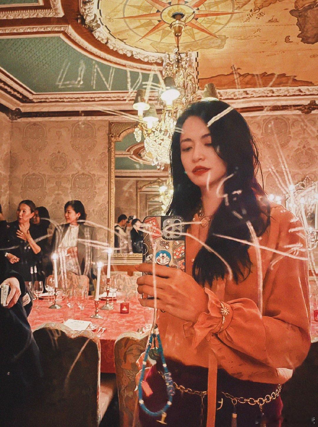 #姚晨问白宇吃面会不会挂胡子上#姚晨的问题太有趣了！想象白宇吃面时，胡子翘起来，