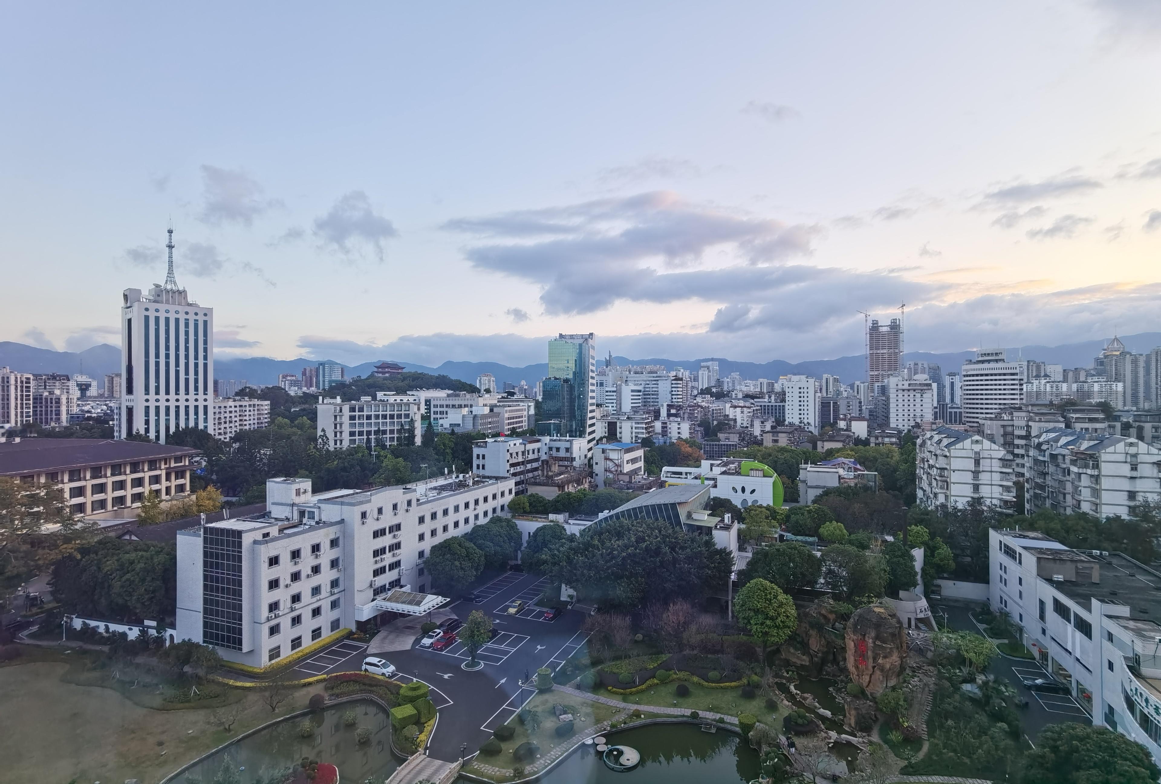 福州清晨的空气比较湿润…… 