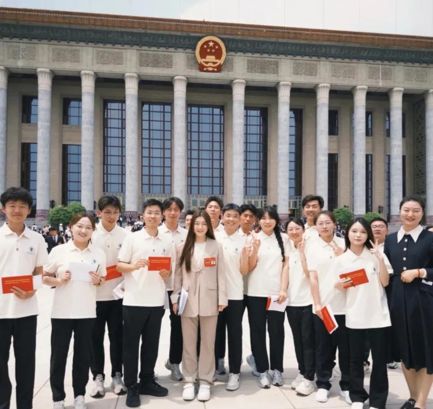 陈梦闲逛北京城，把生活照拍成时尚大片，球迷狂赞：姐姐美若天仙陈梦
前两天，国乒选