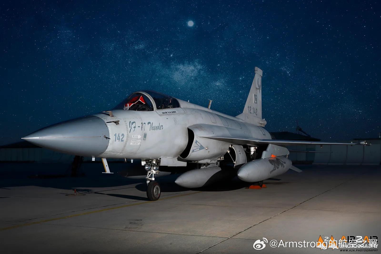 星光下的JF-17 