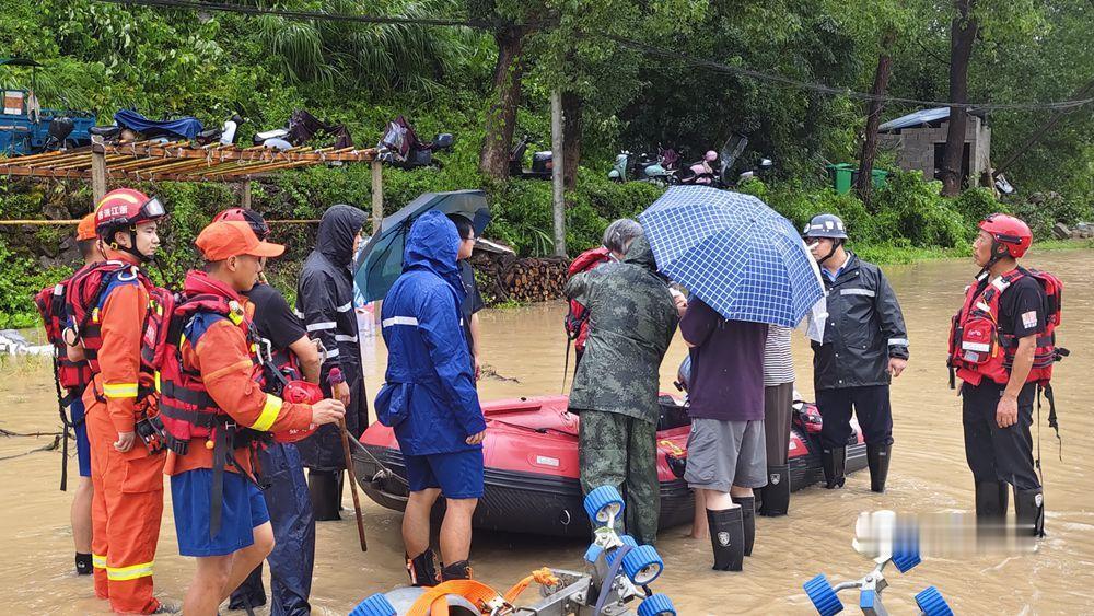 前车之鉴，筑牢防线——警惕台风风雨影响，潍坊做好防范工作
 
今年第9号台风“巴