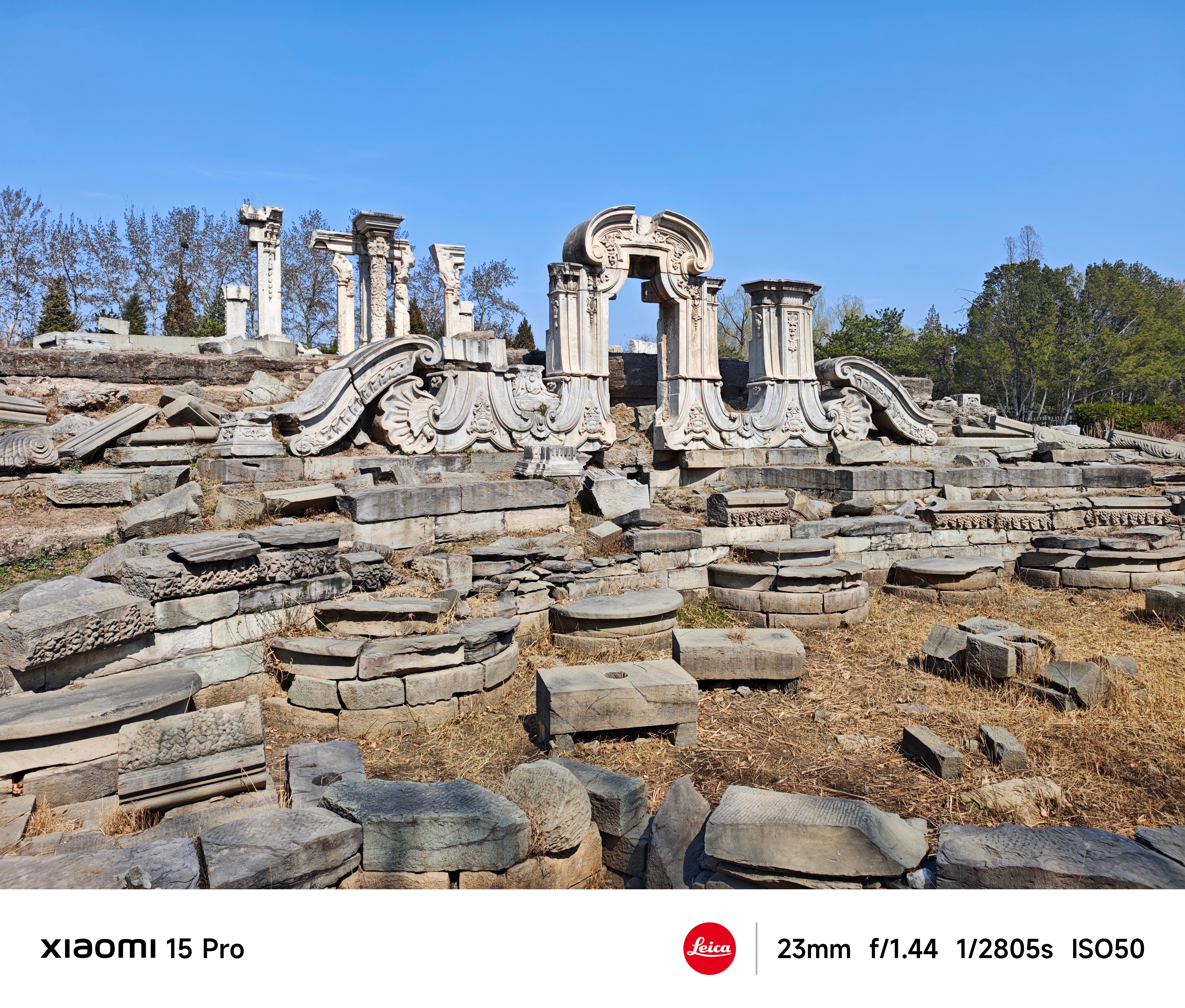 借用一段话，她说:“人只有在即将死亡的时候才能够明白这一切。人生其实就是一场骗局