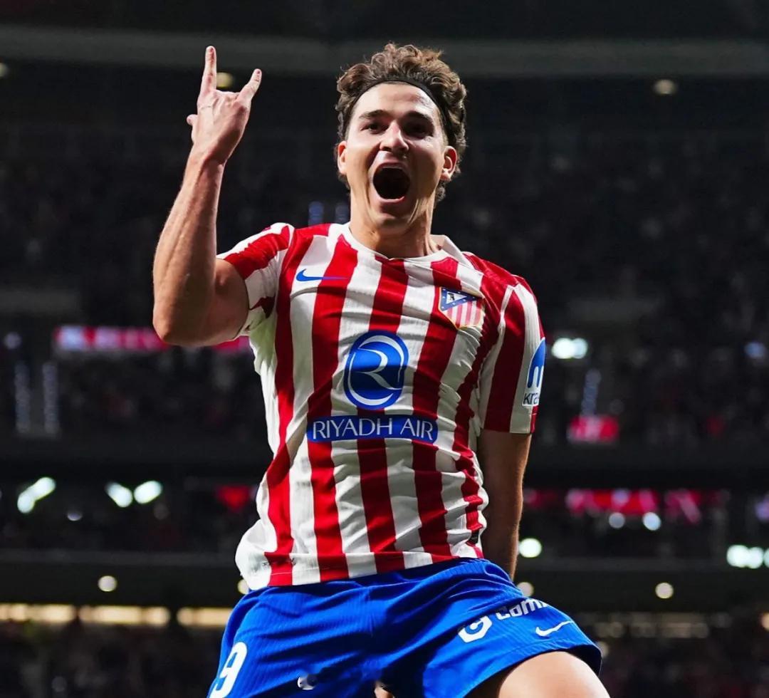 马竞体育总监阿勒马尼在接受采访时回应了阿尔瓦雷斯和巴萨的传闻。他表示：“阿尔瓦雷